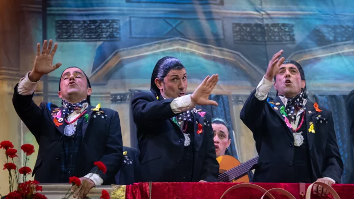 CARMEN OLMEDO DEFIENDE LA CHIRIGOTA DEL BIZCOCHO COMO UN RETRATO RESPETUOSO DEL SAETERO