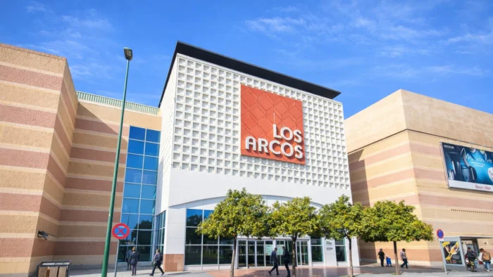 Carnaval llega al Centro Comercial Los Arcos con chirigotas del COAC