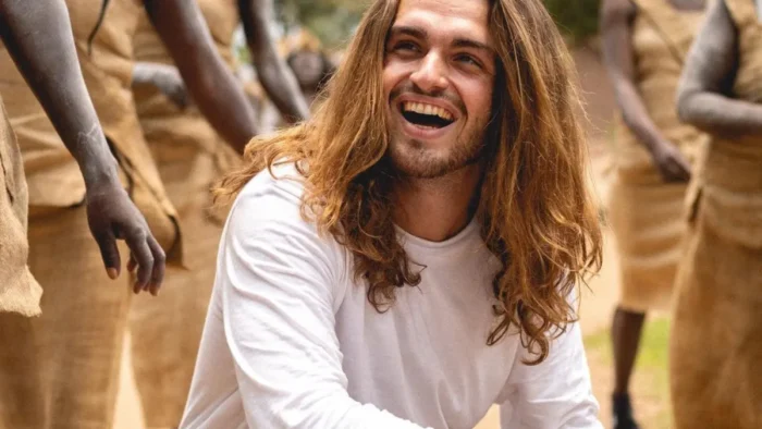 VIAJAR SIN MOVERSE: LA PARADOJA DEL MOVIMIENTO CÓSMICO