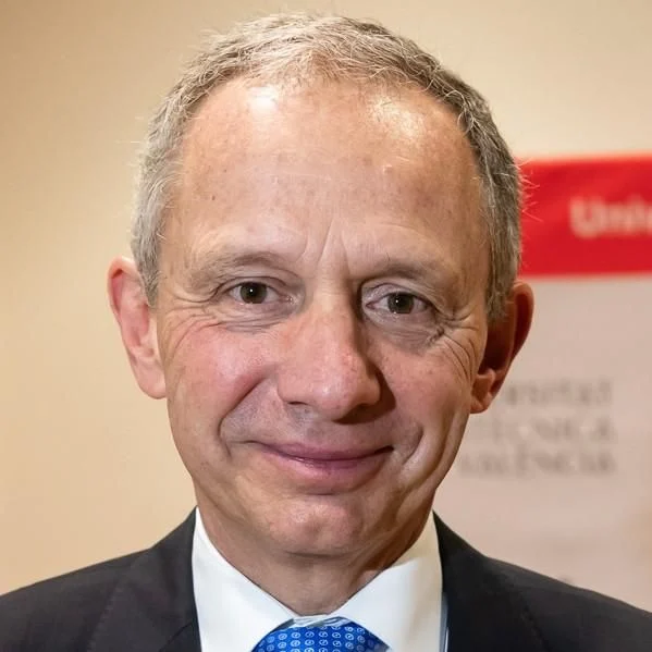 De las pensiones al paro juvenil: la precariedad aprieta a los mayores y asfixia a los j&oacute;venes