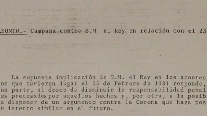 Un documento sin firma recogió los rumores "malintencionados" para implicar al rey en el 23F: "Tiene un avión para huir de España"