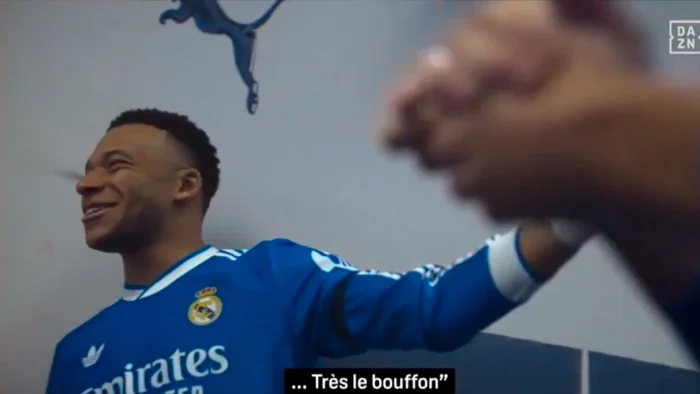 TENSIÓN ENTRE MBAPPÉ Y EL CUARTO ÁRBITRO EN MESTALLA