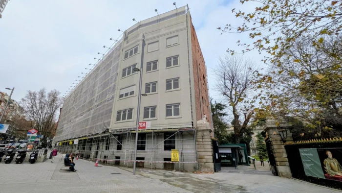 Los planes inmobiliarios de la Casa de Alba en Madrid: un palacio, dos bloques de pisos tur&iacute;sticos y decenas de desalojos