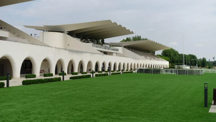 Arniches y Domínguez, los arquitectos que imaginaron otra España y acabaron fuera de plano por el franquismo