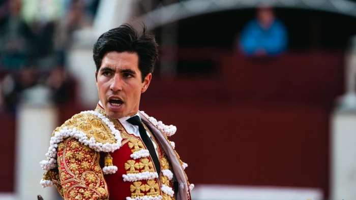 Álvaro Lorenzo, aniversario y encerrona solidaria en la plaza de Toledo