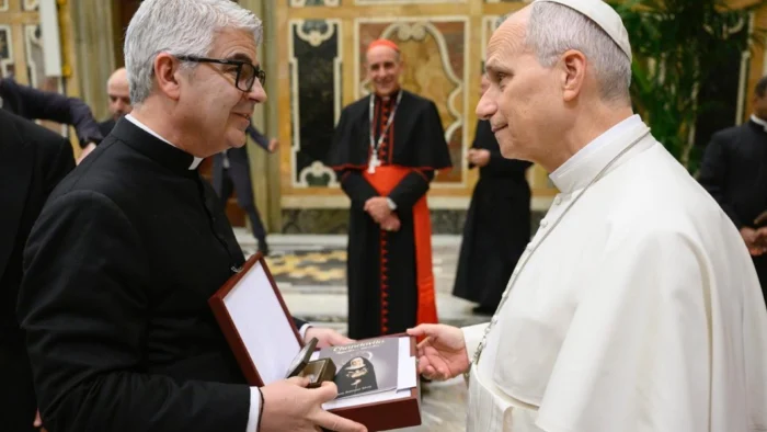 El Papa León XIV recibe un libro y una película sobre el misterio de Chandavila en La Codosera