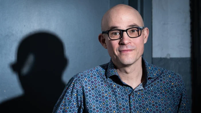 Mark Fortier analiza la seducción del fascismo en tiempos de incertidumbre