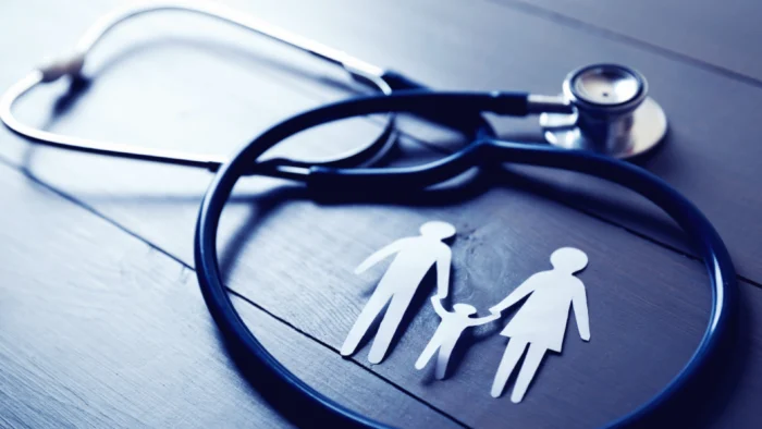 La sanidad privada se dispara: el 'secuestro' de los clientes que ya no pueden pagar su seguro en Cataluña