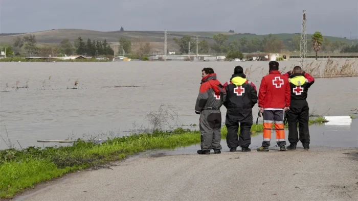 Borrasca Leonardo azota Cádiz: Evacuaciones masivas y alerta roja