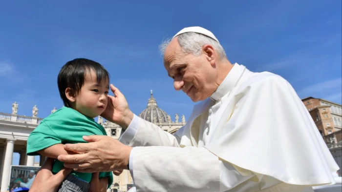 León XIV reza por los niños con enfermedades incurables y pide "esperanza en medio del cansancio" a sus familias