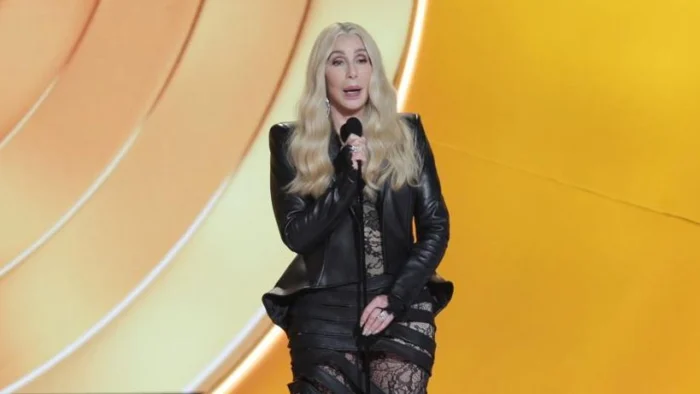 Cher y Kendrick Lamar protagonizan una divertida confusión en los Grammy 2026