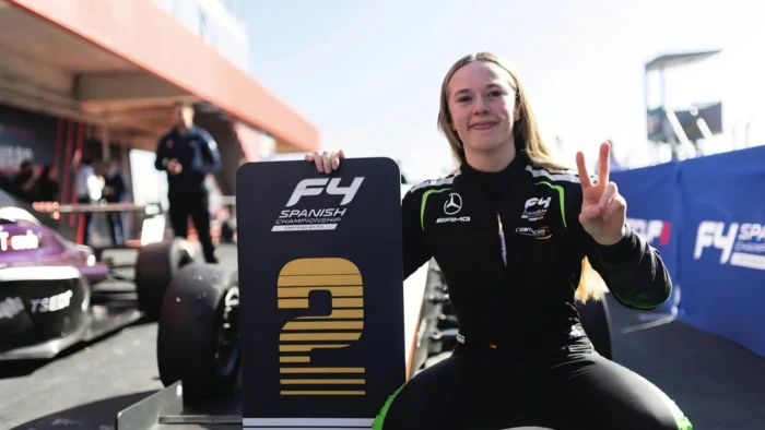 Luna Fluxá irrumpe en la Fórmula 4 con un impresionante segundo puesto