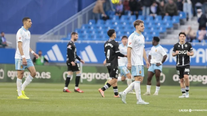 El Real Zaragoza se hunde aún más tras perder ante el Burgos