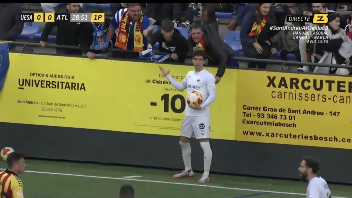 Muestras de odio al mallorquín Joan Campins de aficionados del Lleida CF en Sant Andreu