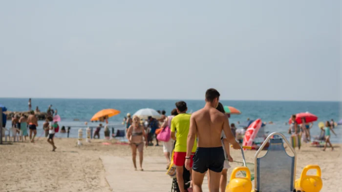 Playas para todos… menos para algunos: Alicante retrasa la accesibilidad hasta pleno verano