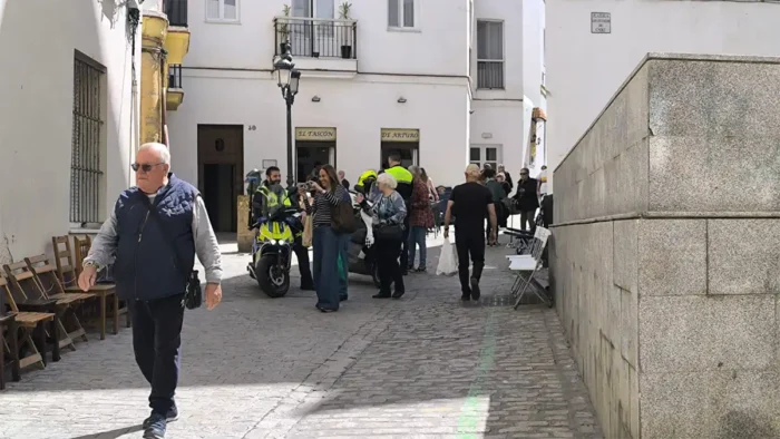 &iquest;Del fervor a la picaresca? La guerra de las sillas en C&aacute;diz para ver al Nazareno se adelanta