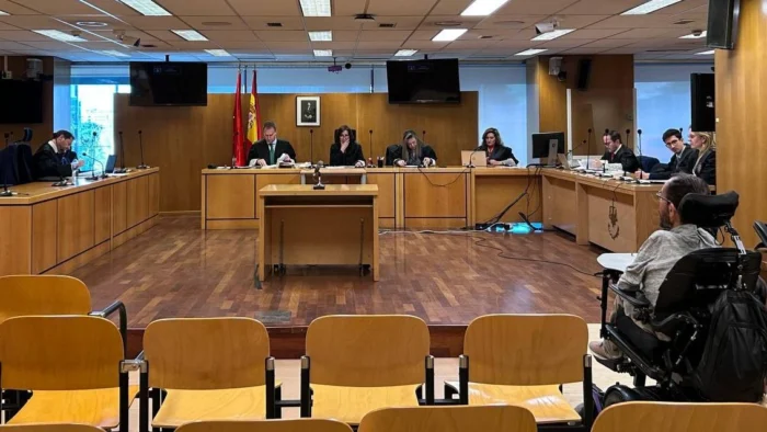 JUICIO A ECHENIQUE POR TUIT SOBRE SACERDOTES Pederastas: IRONÍA O DELITO DE ODIO