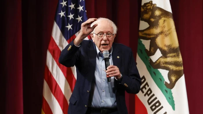 Matt Duss, exasesor de Bernie Sanders: "La hegemon&iacute;a mundial es como la coca&iacute;na y EEUU tiene que dejarla"