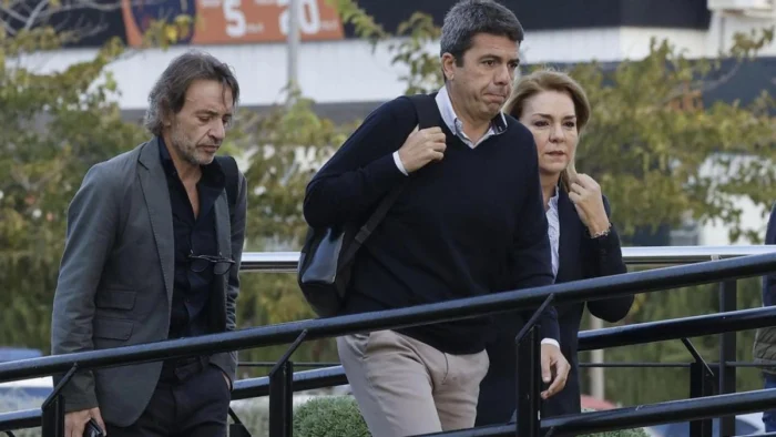 Coche, chófer y un asesor: la oficina de Mazón como expresidente suma un coste anual de 155.000 euros