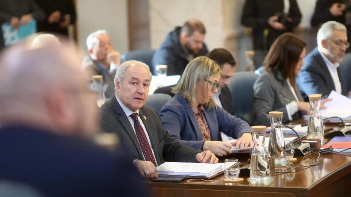 El futuro de José Tomé está ahora en manos de Justicia: El PSdeG suspende la investigación interna tras la querella de la Fiscalía por acoso sexual