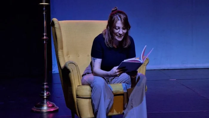 Elisa Coll, escritora: "Hay personas LGTB que votan a la derecha porque creen que así estarán a salvo cuando el agua nos llegue al cuello"