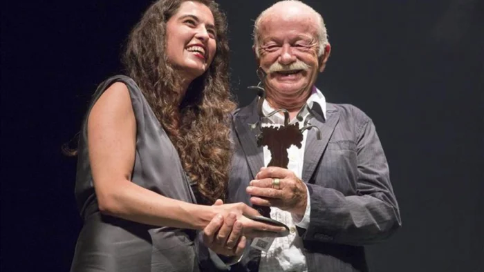 UNA BALA CON NOMBRE DE MUJER