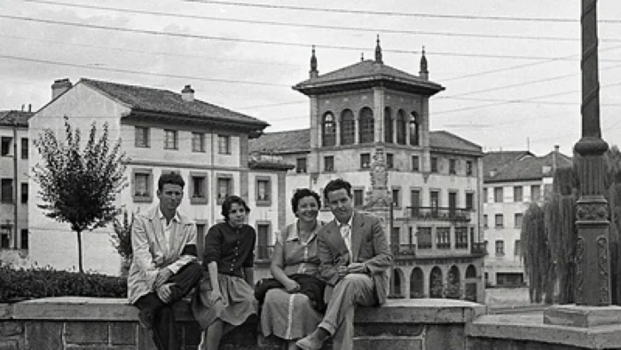 EL MISTERIO RESUELTO: ENCUENTRAN A ELENA, LA NIÑA DE LAS FOTOGRAFÍAS RESCATADAS DE LA BASURA