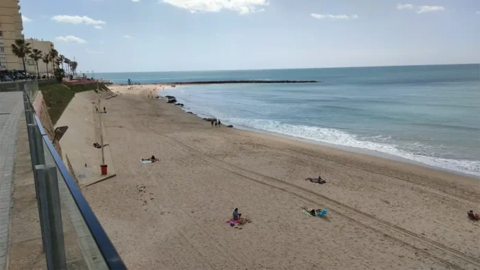 Cádiz Inicia la Pretemporada de Playas con Refuerzo de Seguridad en Semana Santa