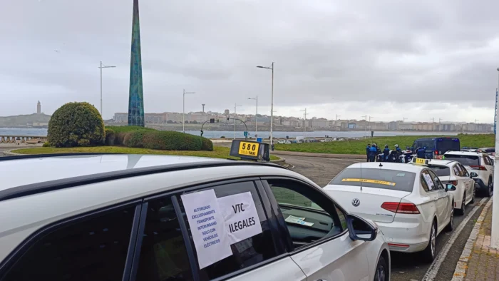 Tensión en A Coruña: Taxistas protestan contra la competencia de las VTC y exigen regulación
