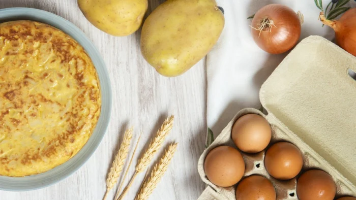 C&oacute;mo saber si la tortilla de patatas est&aacute; cuajada: tres trucos imprescindibles para evitar errores