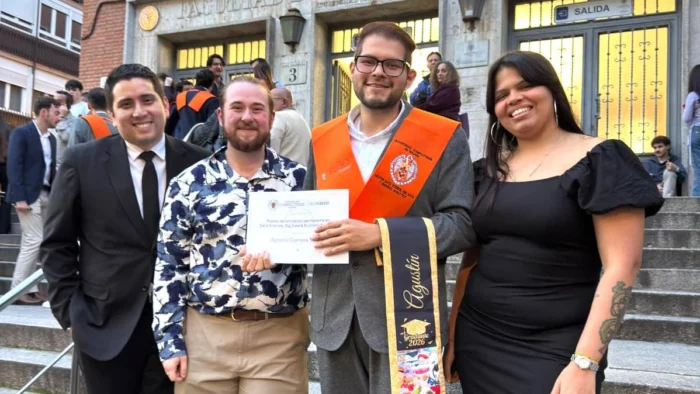 Los estadounidenses que se mudan a Madrid mientras Ayuso corteja a Trump: "Soy trans, en EEUU no hay nada para mí"