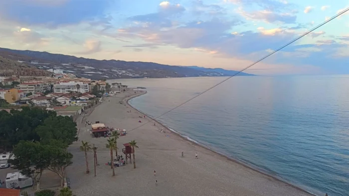 Tragedia en la Costa de Granada: Tres Fallecidos Tras el Desembarco de una Patera