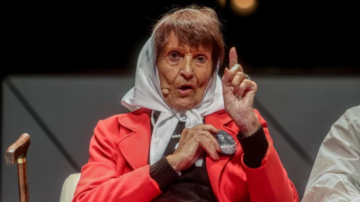 Taty Almeida: "A pesar de bastones y sillas de ruedas, 'las locas' seguimos de pie