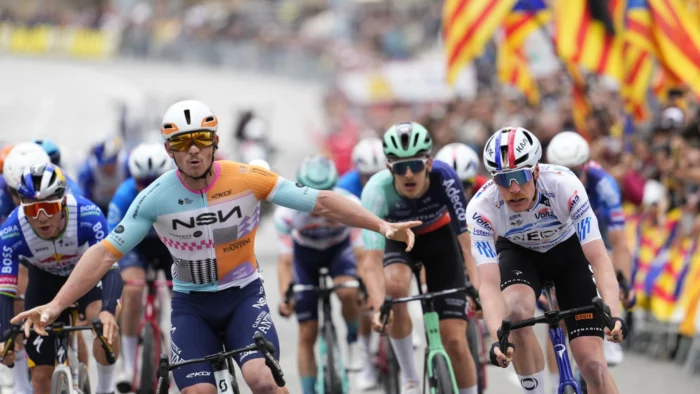 Jonas Vingegaard se corona en la Volta a Catalunya, Gilmore se lleva la etapa final