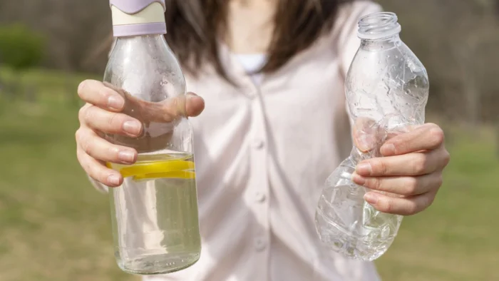 Cómo y cada cuánto tiempo debes limpiar tus botellas de agua reutilizables