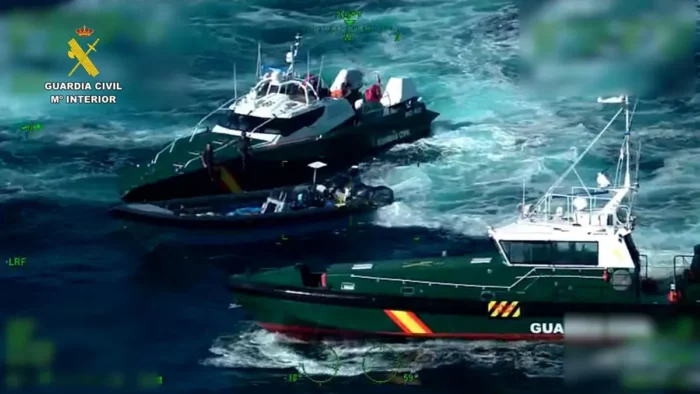 TRAGEDIA EN CHIPIONA: EXPLOSIÓN EN OPERACIÓN DE NARCOTRÁFICO DEJA UN MUERTO Y UN HERIDO GRAVE