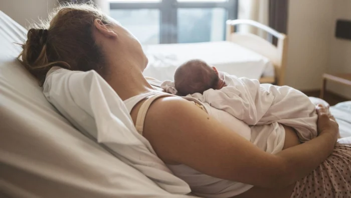 ¿Visitas al recién nacido en el hospital? Cada vez más padres prefieren la intimidad