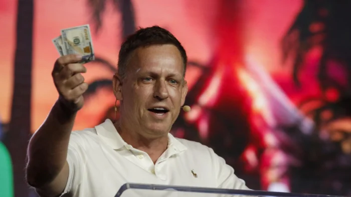 Peter Thiel desafía al Papa en Roma con charlas secretas sobre la IA