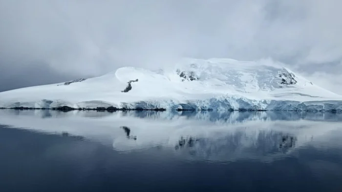 Dinosaurios, ovnis y una base nazi secreta: "Los secretos y leyendas que esconde la Antártida"