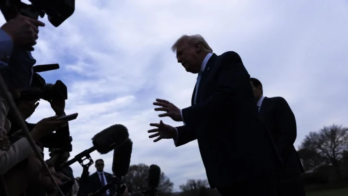 El Chamán Trump y la Dificultad de Encontrar su Madriguera en Irán