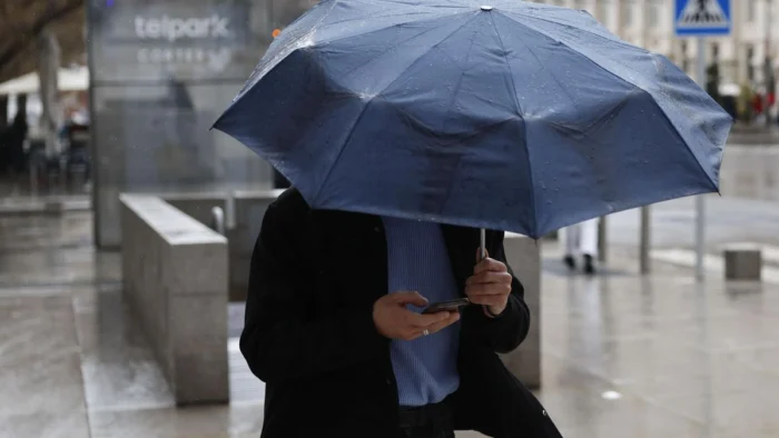 Calima y Posibles Lluvias Dispersas Inician la Semana en Madrid