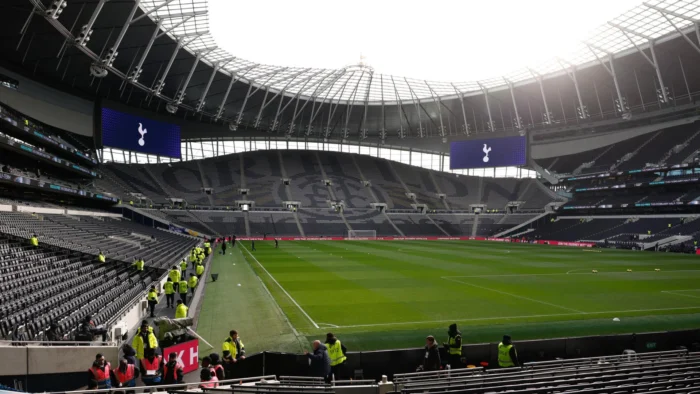 UEFA sanciona al Tottenham por los gestos nazis realizados por tres aficionados durante un partido de Champions