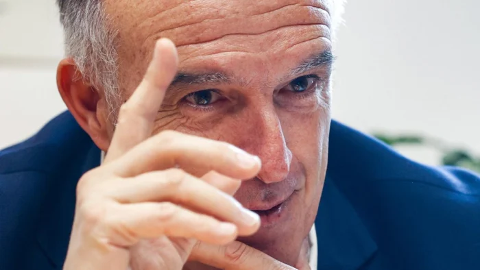 Javier Yanguas, experto en envejecimiento: "Una solución para lo que viene sería una mili de cuidados"