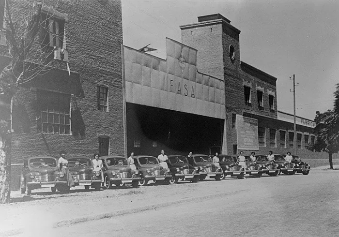 RENAULT PALENCIA CELEBRA SU APORTACIÓN AL 75 ANIVERSARIO DE LA MARCA EN ESPAÑA