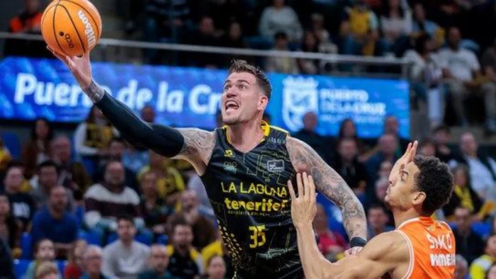 TENERIFE APLASTA AL VALENCIA BASKET EN UN PARTIDO PARA EL OLVIDO