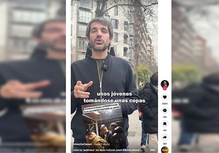 Escándalo del bono cultural: Urtasun responde en TikTok tras el silencio inicial