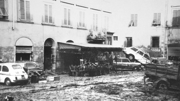 El día que Florencia casi perdió todas sus obras de arte: así fue la inundación que asoló la ciudad italiana hace 60 años