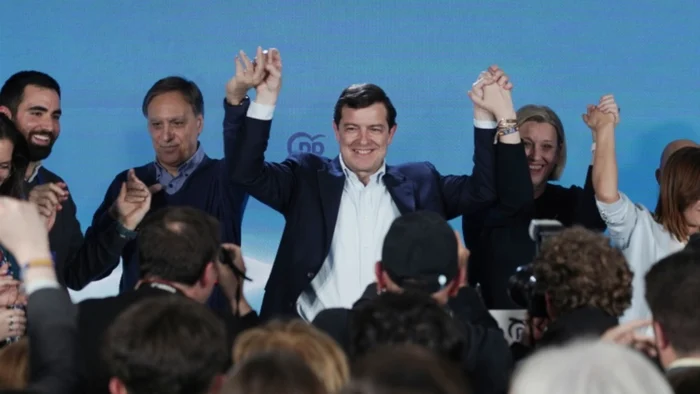 NUEVO TITULO: El PP gana en Castilla y León, pero necesita a Vox para gobernar