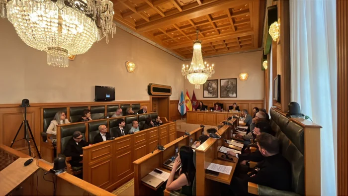 Santiago de Compostela: La alcaldesa Sanmartín supera la cuestión de confianza y aprueba los presupuestos