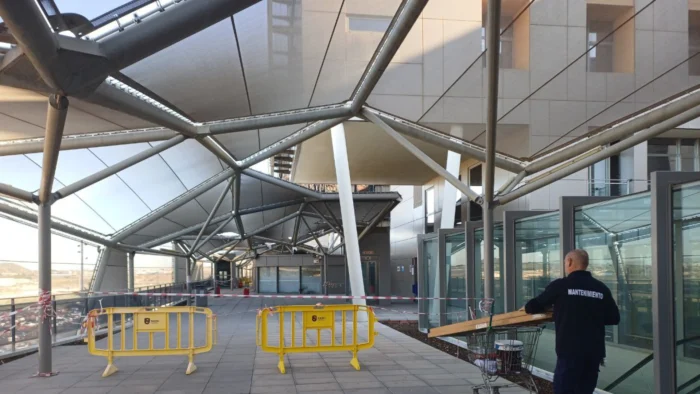 Restricciones en la Terraza del Hospital Santa Lucía por Obras en la Fachada